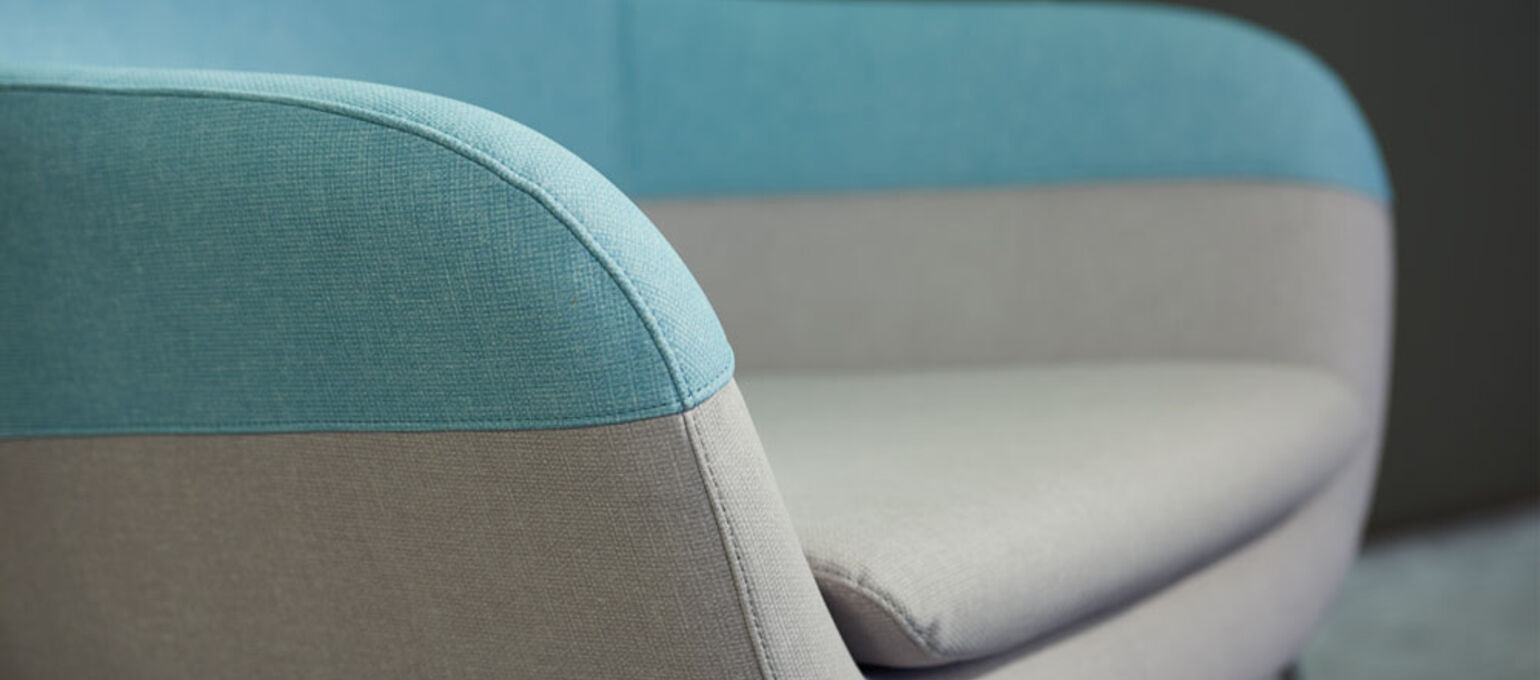 Piel sintética de skai® en azul y turquesa para muebles tapizados