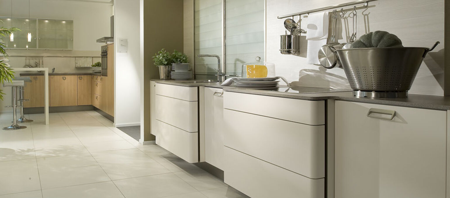 Papel para muebles en blanco y beige claro para armarios de cocina