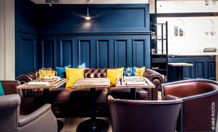 upholstered chairs with skai artificial leather at the Restaurant Continental Hôtel, Reims