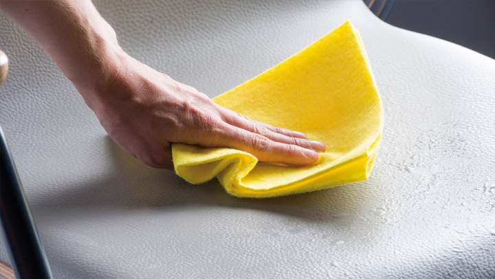  Cleaning of artificial leather