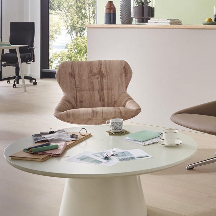 Kunstleder-Sessel mit individuellem Digital-Druck in Holz-Optik